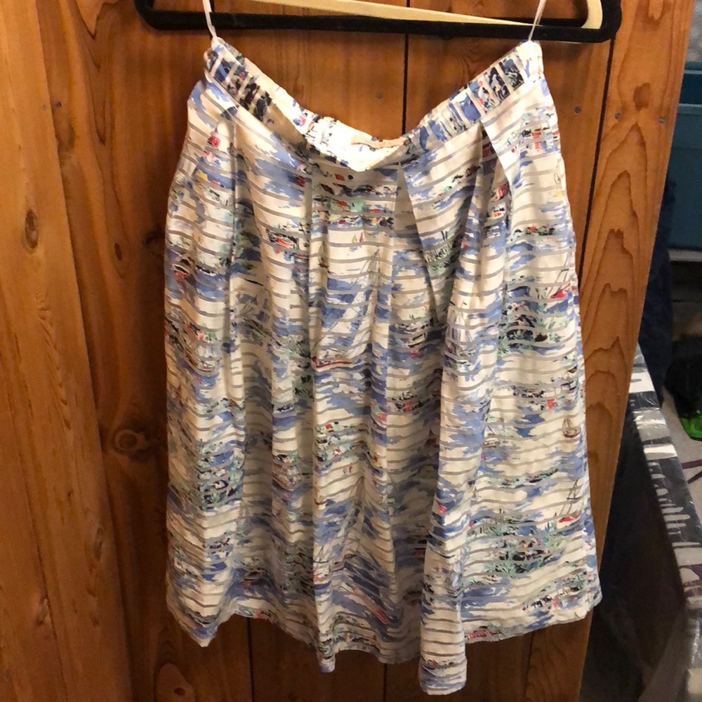 A line sail boat skirt